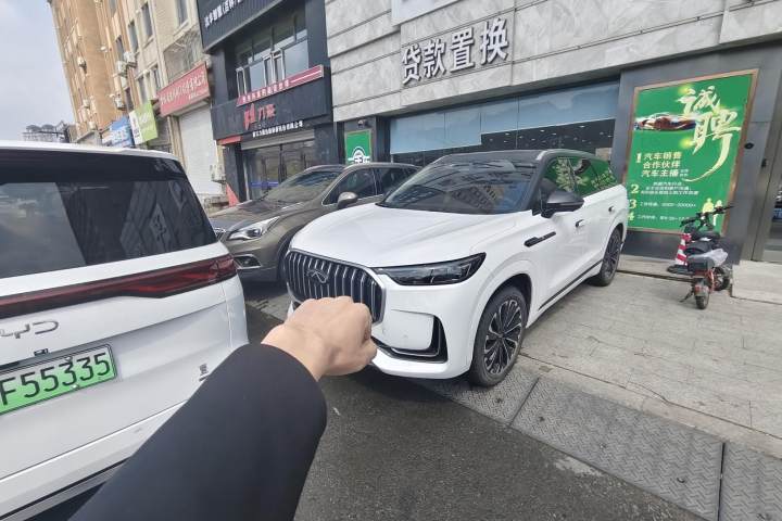奇瑞 瑞虎9 2.0T 自动两驱超舒适尊享版
