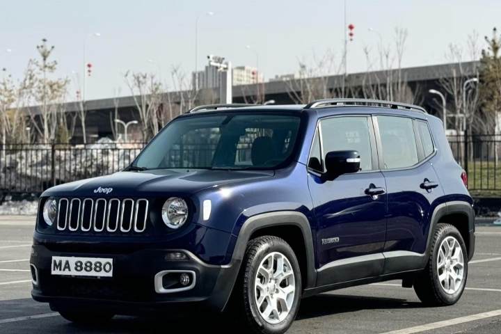 Jeep 自由侠 互联大屏版 180T 自动高能版
