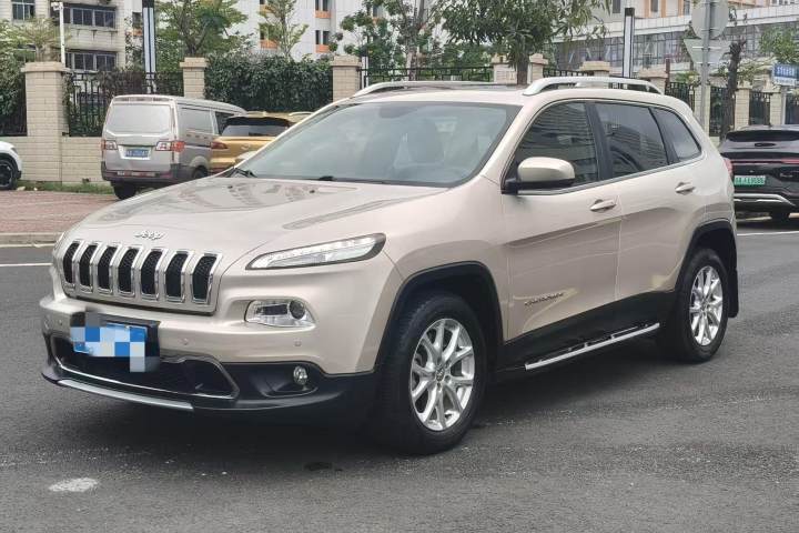 Jeep 自由光 2.4L 领先版