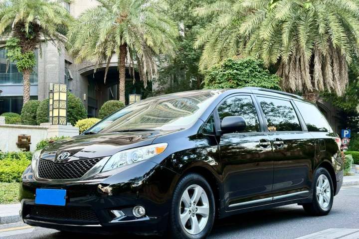 丰田 SIENNA 3.5L 两驱LE