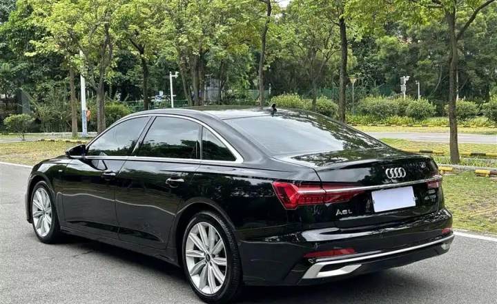 奥迪 A6L 2023款 改款 45 TFSI 臻选动感型