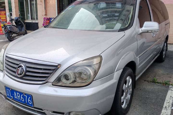 别克 GL8 陆尊 3.0L LT 豪华版