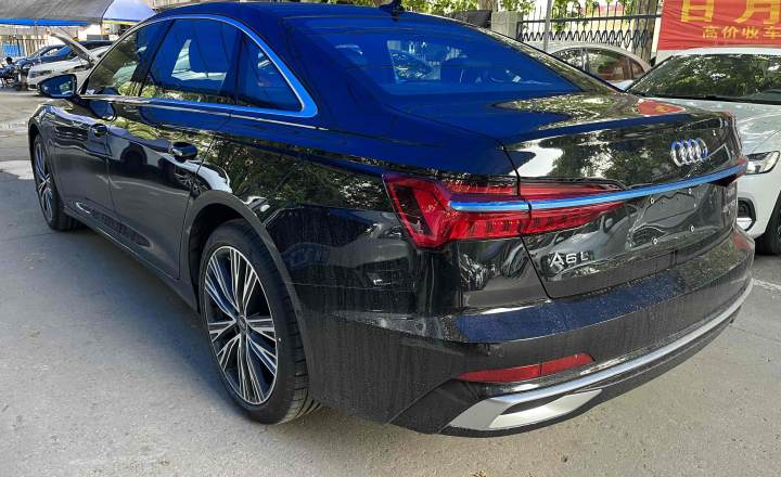 奥迪 A6L 2023款 改款 45 TFSI quattro 臻选致雅型