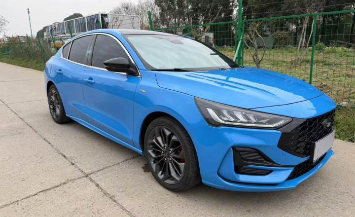 福特 福克斯 2021款 三厢 EcoBoost 180 自动ST Line