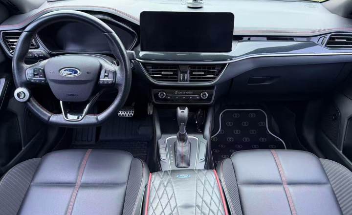 福特 福克斯 2021款 三厢 EcoBoost 180 自动ST Line