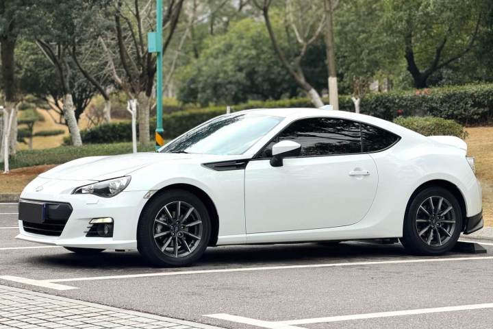 斯巴鲁 BRZ 2.0i 自动豪华型