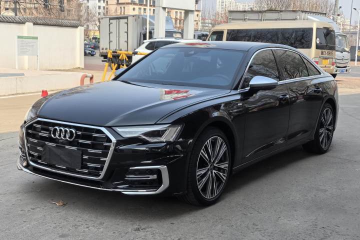 奥迪 A6L 改款 45 TFSI quattro 臻选动感型