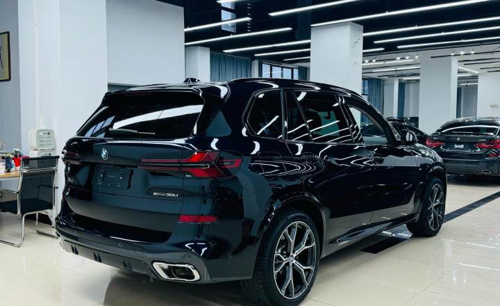 宝马 X5 2023款 xDrive 30Li 尊享型M运动曜夜套装