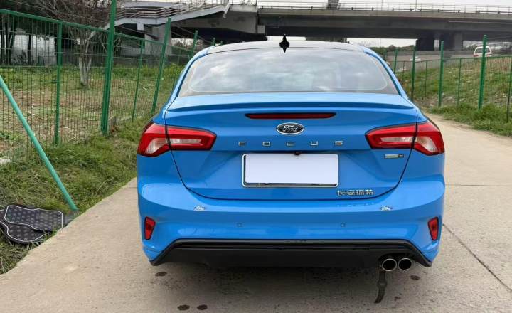福特 福克斯 2021款 三厢 EcoBoost 180 自动ST Line