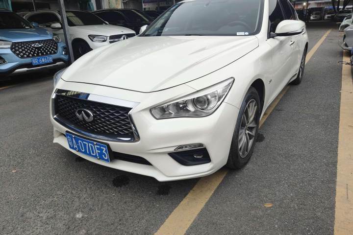 英菲尼迪 Q50L 2021款 2.0T 舒适版