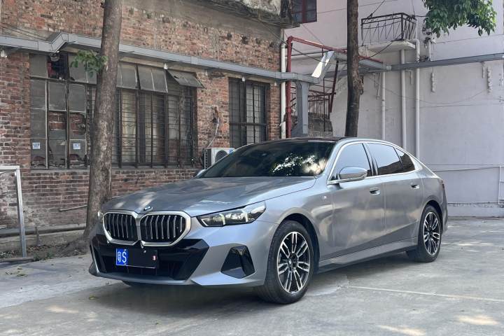 宝马 5系 2025款 530Li 领先型 M运动套装