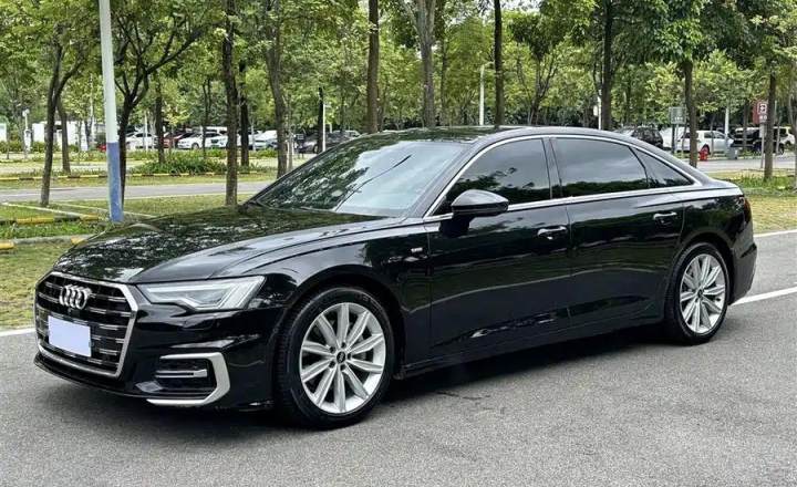 奥迪 A6L 2023款 改款 45 TFSI 臻选动感型