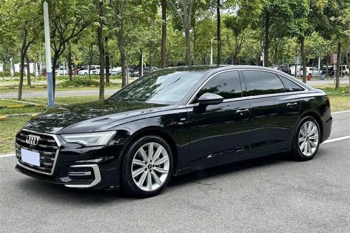 奥迪 A6L 改款 45 TFSI 臻选动感型