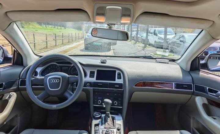 奥迪 A6L 2011款 2.0 TFSI 自动舒适型