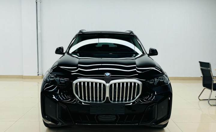 宝马 X5 2023款 xDrive 30Li 尊享型M运动曜夜套装