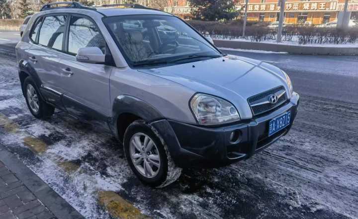 现代 途胜 2009款 2.0L 自动两驱天窗型