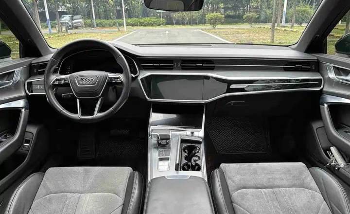 奥迪 A6L 2023款 改款 45 TFSI 臻选动感型