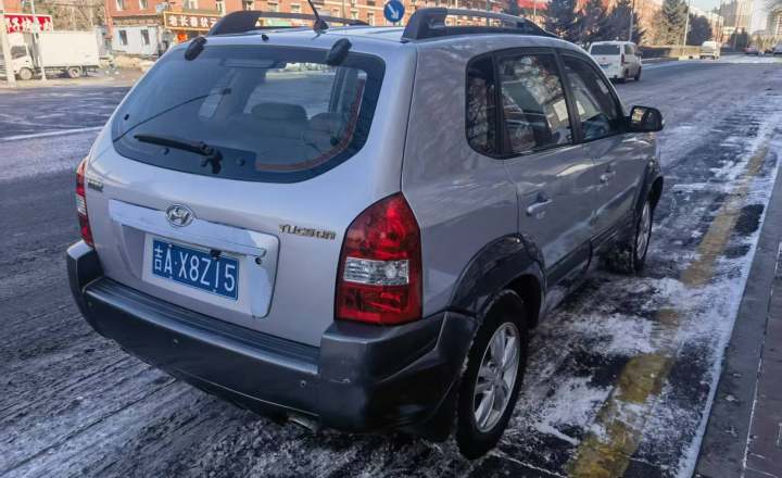 现代 途胜 2009款 2.0L 自动两驱天窗型