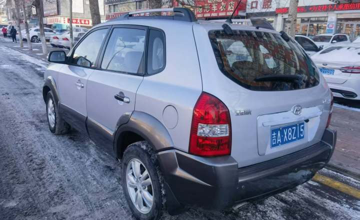 现代 途胜 2009款 2.0L 自动两驱天窗型