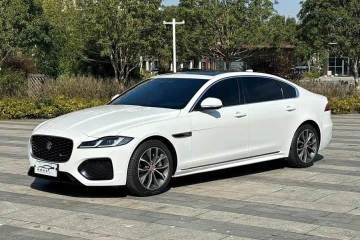 捷豹 XFL 2022款 XFL 2.0T P250 两驱精英运动版