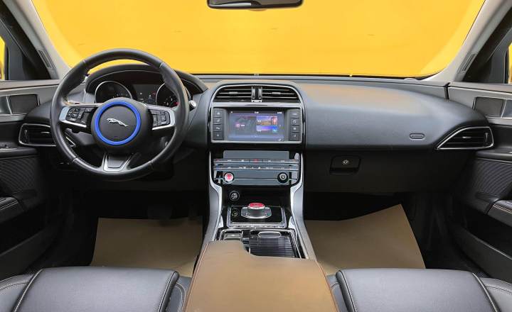 捷豹 XEL 2018款 2.0T 200PS 豪华版