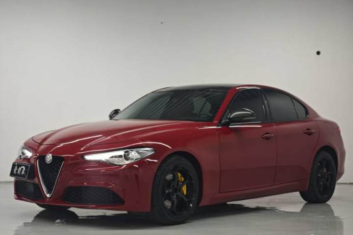 阿尔法·罗密欧 Giulia朱丽叶 2.0T 280HP 豪华版