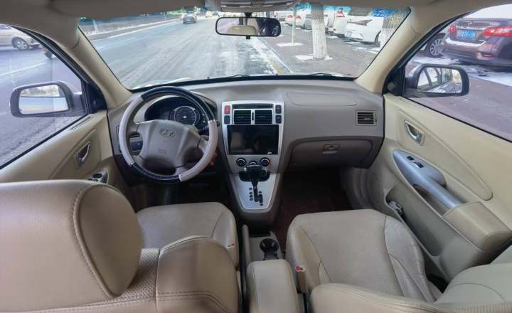现代 途胜 2009款 2.0L 自动两驱天窗型