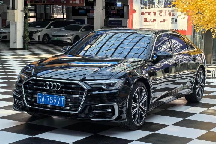 奥迪 A6L 改款 45 TFSI quattro 臻选动感型