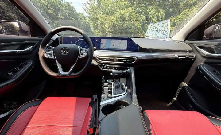 长安 逸动 2021款 PLUS 蓝鲸NE 1.4T GDI DCT尊贵型