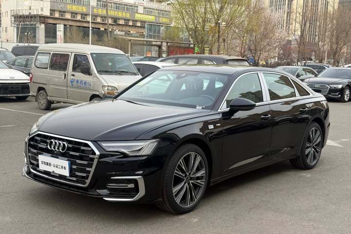 奥迪 A6L 改款 45 TFSI quattro 臻选动感型