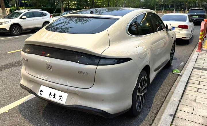 智己汽车 智己LS6 2026款 增程 52 Max