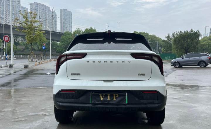吉利几何 E萤火虫 2022款 320KM 乖巧虎 5座