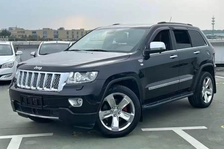 Jeep 大切诺基(进口) 5.7L 旗舰导航版