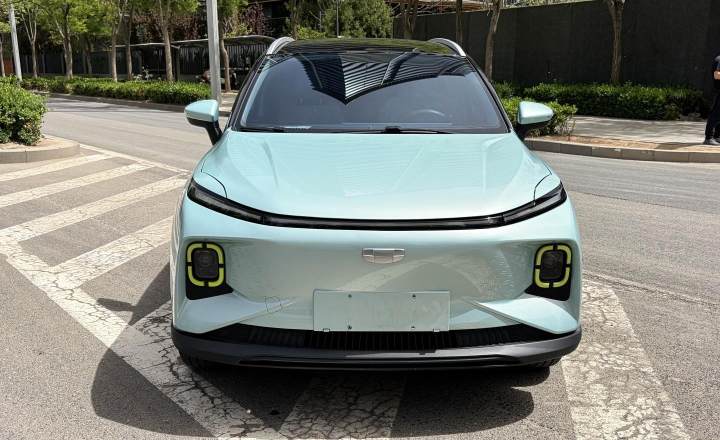 吉利几何 E萤火虫 2022款 401KM 玲珑虎 4座