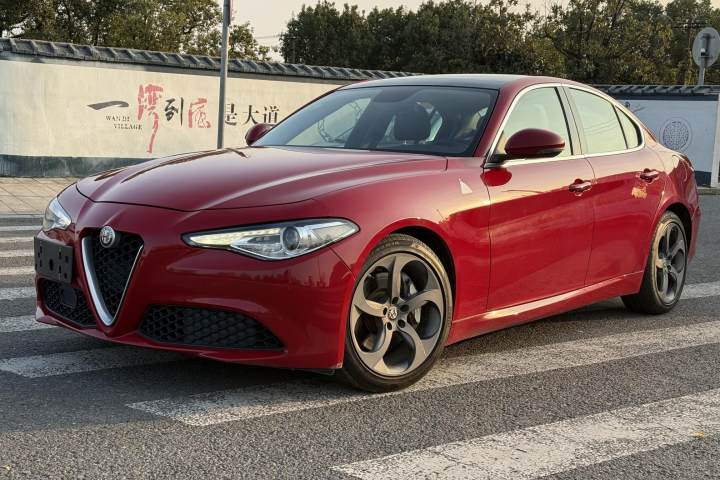 阿尔法·罗密欧 Giulia朱丽叶 2.0T 280HP 豪华版