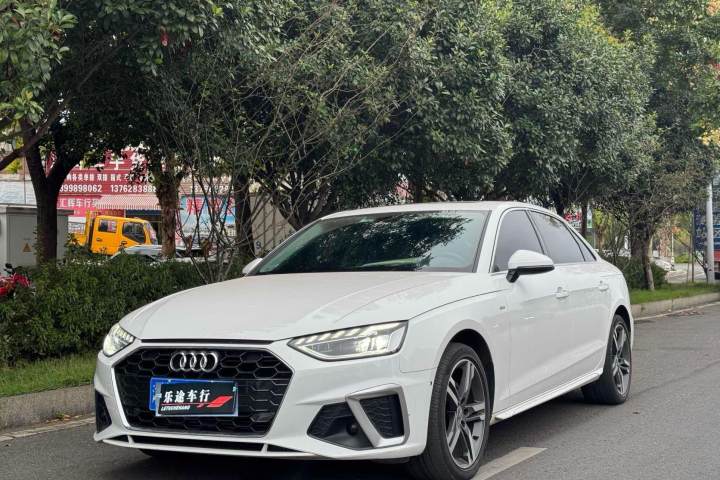 奥迪 A4L 40 TFSI quattro 豪华动感型
