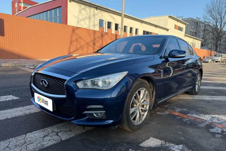 英菲尼迪 Q50L 2.0T 舒适版