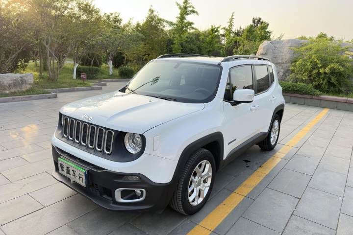 Jeep 自由侠 互联大屏版 180T 自动高能版