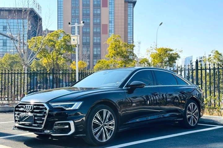 奥迪 A6L 45 TFSI quattro 尊享动感型