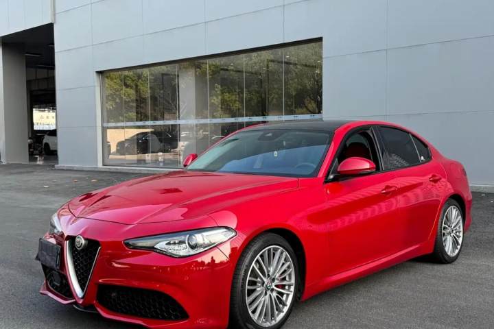 阿尔法·罗密欧 Giulia朱丽叶 2.0T 280HP 豪华运动版