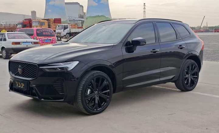 沃尔沃 XC60 2026款 B5 四驱智远极夜黑版