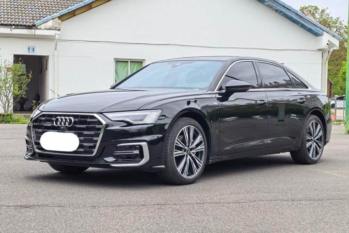 奥迪 A6L 改款 45 TFSI 臻选动感型
