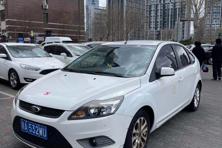 福特 福克斯 2014款 两厢经典 1.8L 手动酷白典藏版