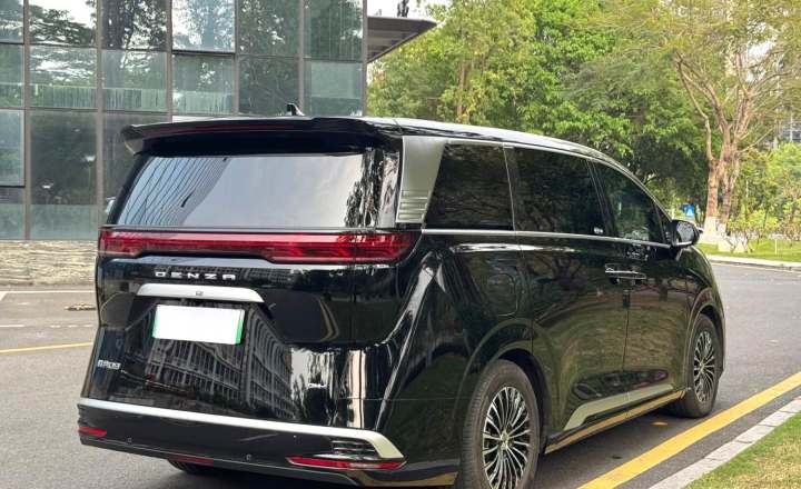 腾势 D9 2022款 DMi 1040 尊贵型