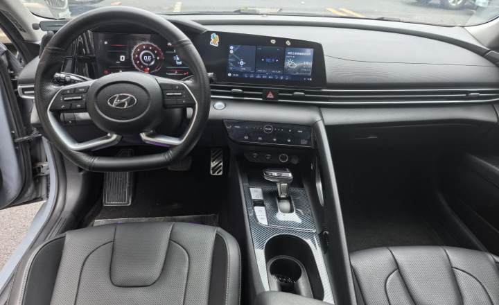 现代 伊兰特 2022款 1.5L CVT GLX精英版