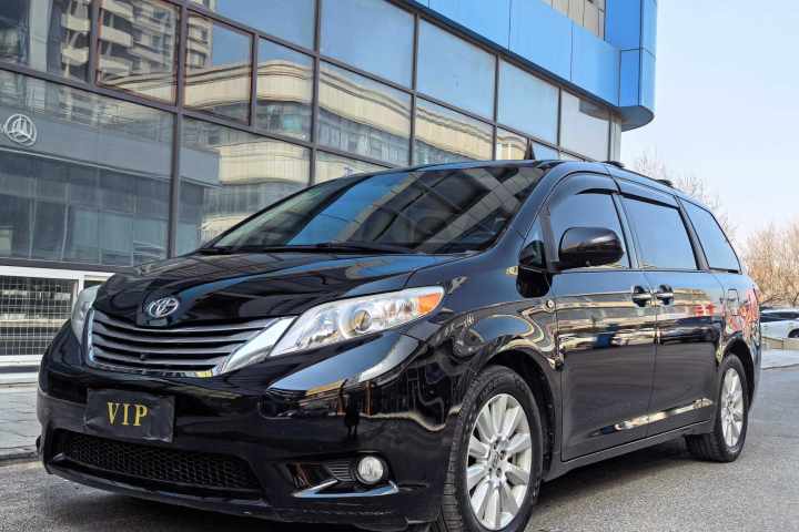丰田 SIENNA 3.5L 两驱SE
