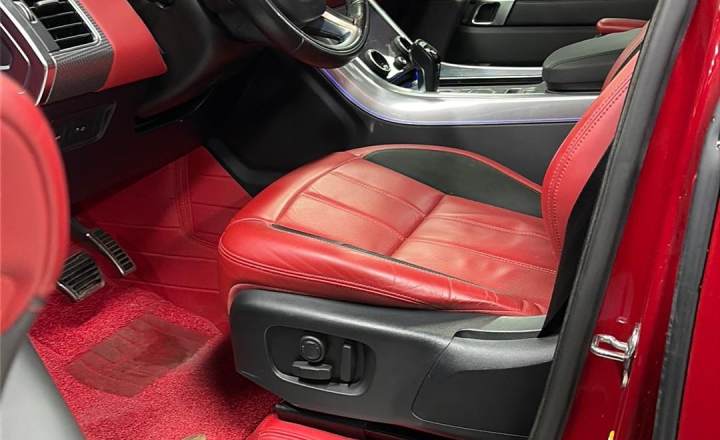 路虎 揽胜运动 2021款 3.0 L6 耀黑版