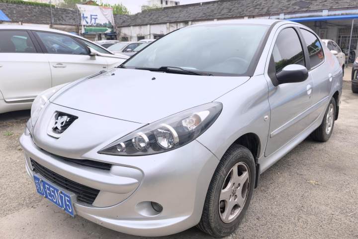 标致 207 三厢 1.4L 手动驭乐版