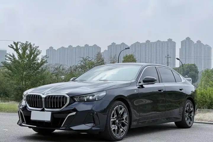 宝马 5系 2025款 530Li 尊享型 M运动套装