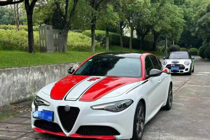 阿尔法·罗密欧 Giulia朱丽叶 2.0T 280HP 豪华版